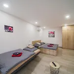 Elvíra V Soukromém Apartmán